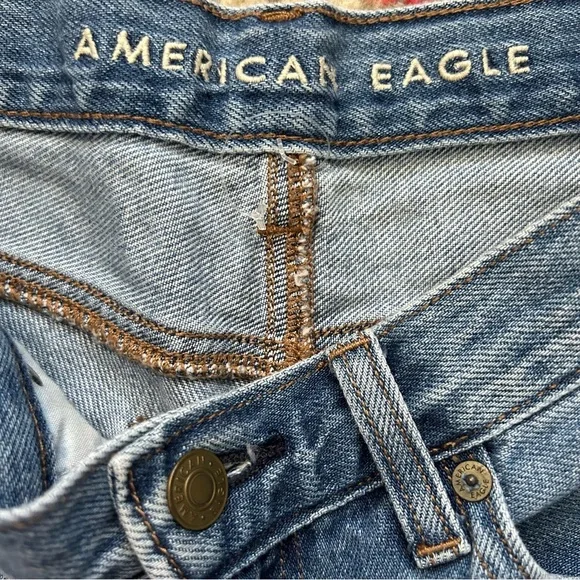 American Eagle Outfitters Denim Mom Shorts Cuffed Hem Size 4 - Picture 3 of 7